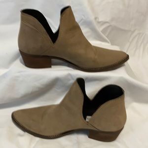 Women’s size 8 boots